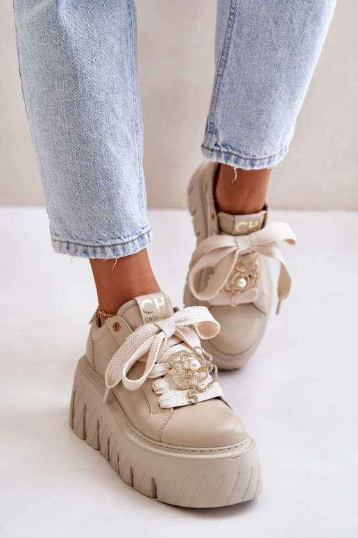 Chaussures modèle baskets Féminin avec des semelles massives à la mode avec des détails dorés CheBello 4530 beige Chaussures modèle baskets Féminin avec des semelles massives à la mode avec des détails dorés CheBello 4530 beige