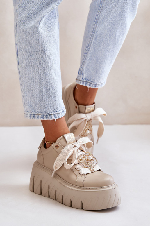 Chaussures modèle baskets Féminin avec des semelles massives à la mode avec des détails dorés CheBello 4530 beige Chaussures modèle baskets Féminin avec des semelles massives à la mode avec des détails dorés CheBello 4530 beige