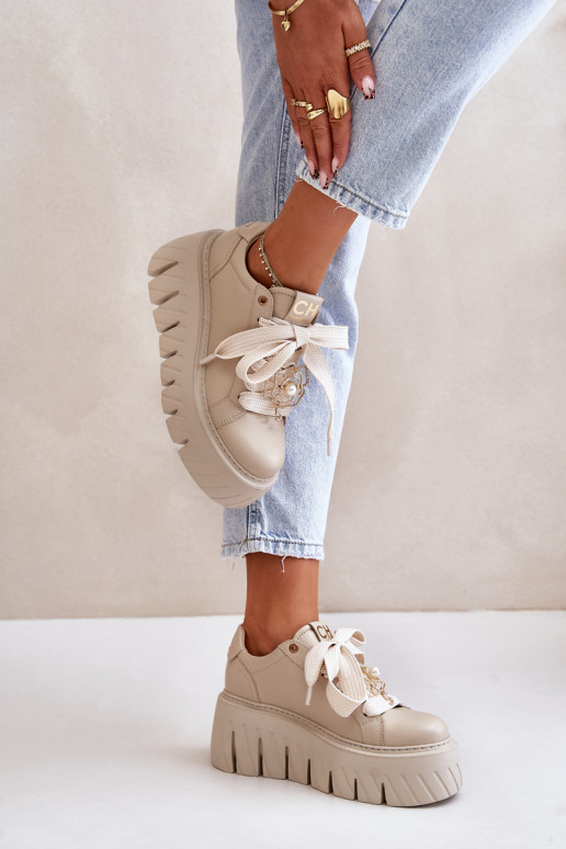 Chaussures modèle baskets Féminin avec des semelles massives à la mode avec des détails dorés CheBello 4530 beige Chaussures modèle baskets Féminin avec des semelles massives à la mode avec des détails dorés CheBello 4530 beige