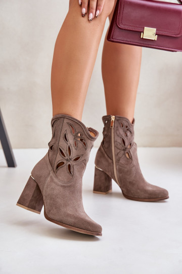 Boots en daim ajourées avec des talons LeÀski 3629 beige 2