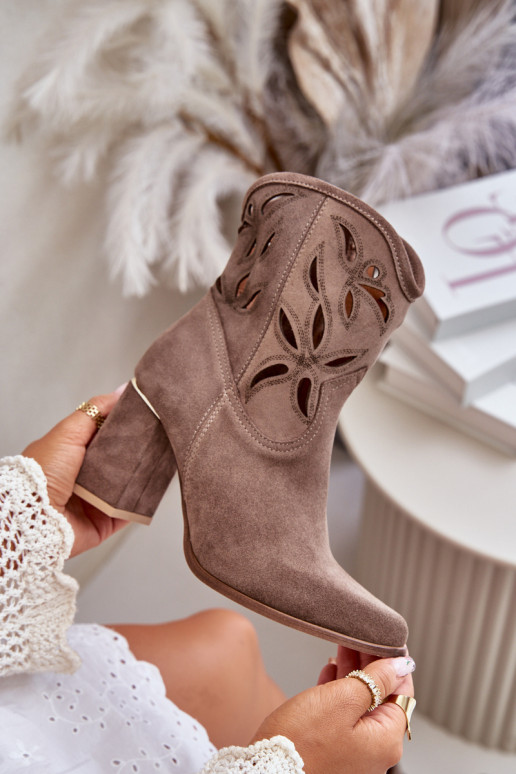 Boots en daim ajourées avec des talons LeÀski 3629 beige