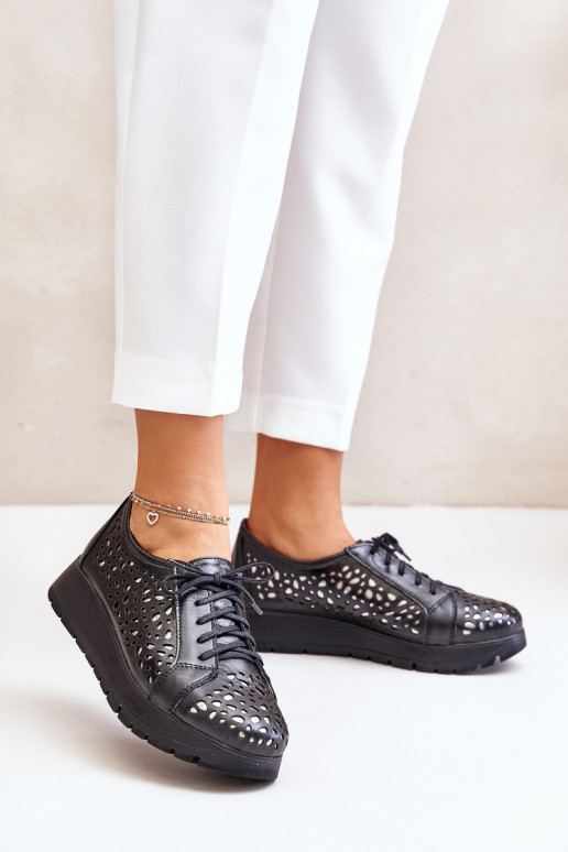 Zazoo 2973 Peau chaussures avec une plateforme avec des éléments ajourés couleur noire Zazoo 2973 Peau chaussures avec une plateforme avec des éléments ajourés couleur noire