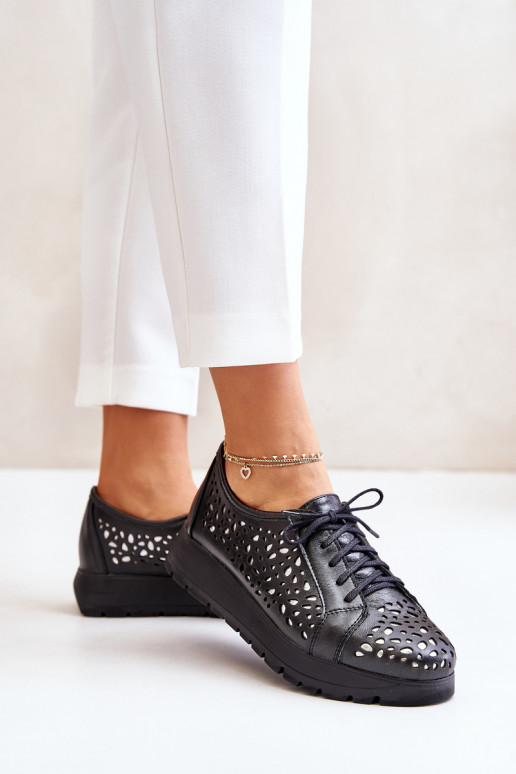 Zazoo 2973 Peau chaussures avec une plateforme avec des éléments ajourés couleur noire Zazoo 2973 Peau chaussures avec une plateforme avec des éléments ajourés couleur noire