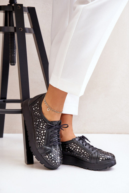 Zazoo 2973 Peau chaussures avec une plateforme avec des éléments ajourés couleur noire Zazoo 2973 Peau chaussures avec une plateforme avec des éléments ajourés couleur noire