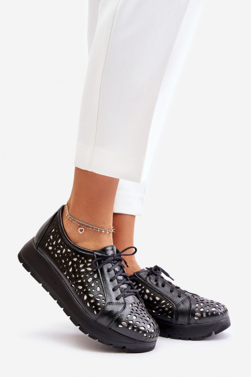 Zazoo 2973 Peau chaussures avec une plateforme avec des éléments ajourés couleur noire Zazoo 2973 Peau chaussures avec une plateforme avec des éléments ajourés couleur noire