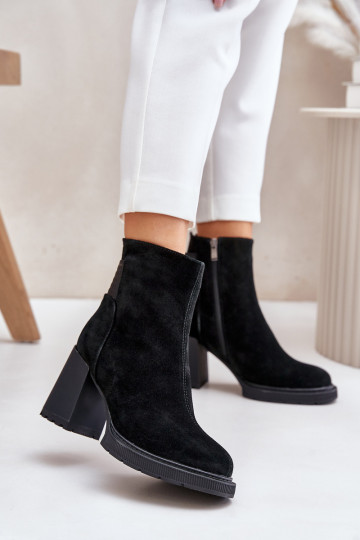 Bottines courtes en daim isolées sur talon D&A CR42-106 noires