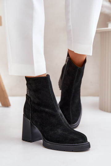 Bottines courtes en daim isolées sur talon D&A CR42-106 noires 2