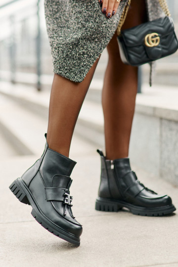 Bottines en cuir chaudes avec talons larges et ornements Asperra couleur noire 2