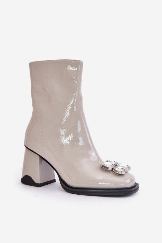 avec effet vernis Bottes pour femmes avec des ornements D&A MR880-019 couleur grise avec effet vernis Bottes pour femmes avec des ornements D&A MR880-019 couleur grise