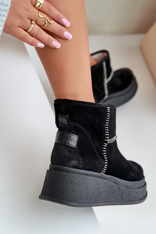 Peau en daim Bottes de neige Bottes avec une plateforme I Koturnie Il fautciejka 06769-01 couleur noire Peau en daim Bottes de neige Bottes avec une plateforme I Koturnie Il fautciejka 06769-01 couleur noire