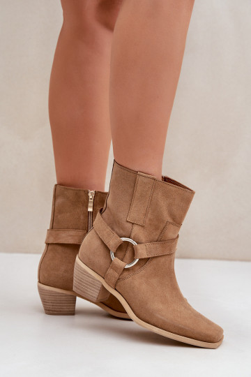 Bottines en daim naturel avec talons, couleur sable