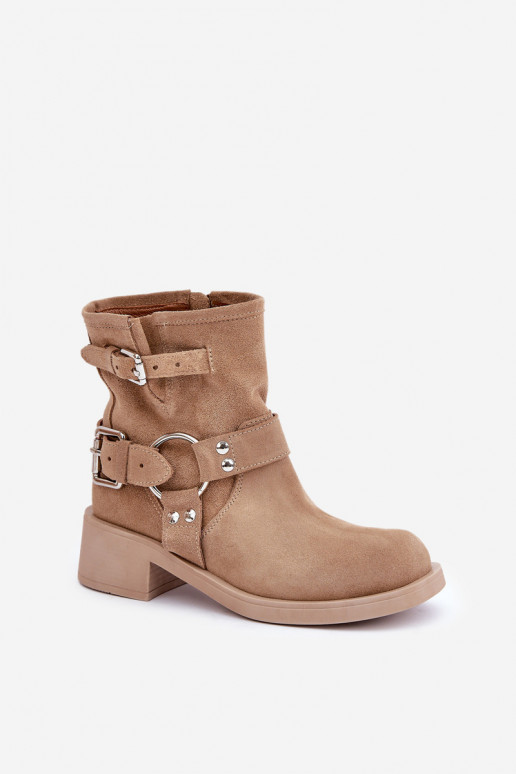 Chaussures en daim Féminin Sur un talon bas Klocku avec des bandes Zazoo 3644 beige Chaussures en daim Féminin Sur un talon bas Klocku avec des bandes Zazoo 3644 beige