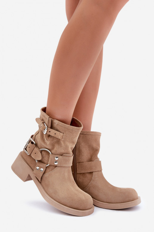 Chaussures en daim Féminin Sur un talon bas Klocku avec des bandes Zazoo 3644 beige Chaussures en daim Féminin Sur un talon bas Klocku avec des bandes Zazoo 3644 beige
