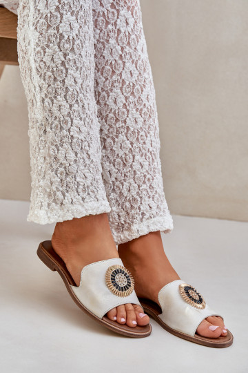 Pantoufles en cuir avec des ornements avec des talons larges LeÀski 3047/O couleur dorée Przecierany