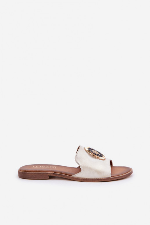 Pantoufles en cuir avec des ornements avec des talons larges LeÀski 3047/O couleur dorée Przecierany Pantoufles en cuir avec des ornements avec des talons larges LeÀski 3047/O couleur dorée Przecierany