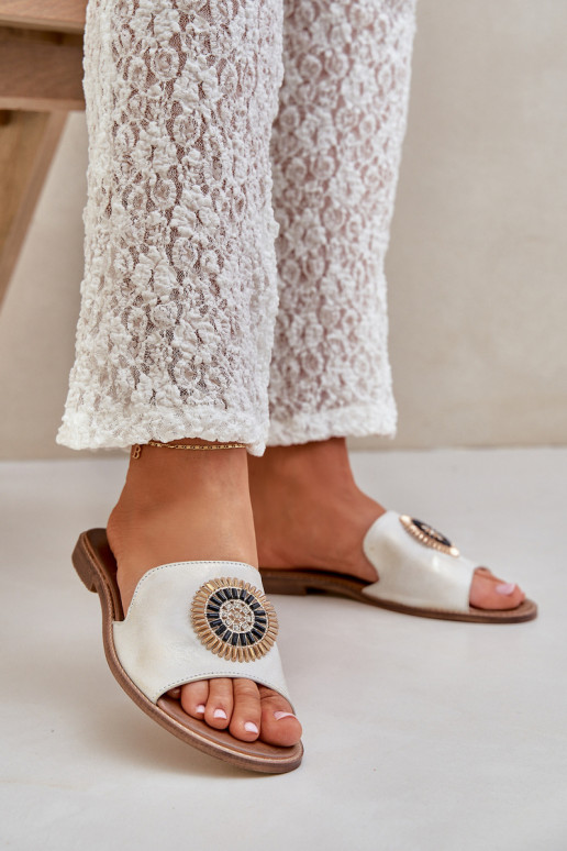 Pantoufles en cuir avec des ornements avec des talons larges LeÀski 3047/O couleur dorée Przecierany Pantoufles en cuir avec des ornements avec des talons larges LeÀski 3047/O couleur dorée Przecierany