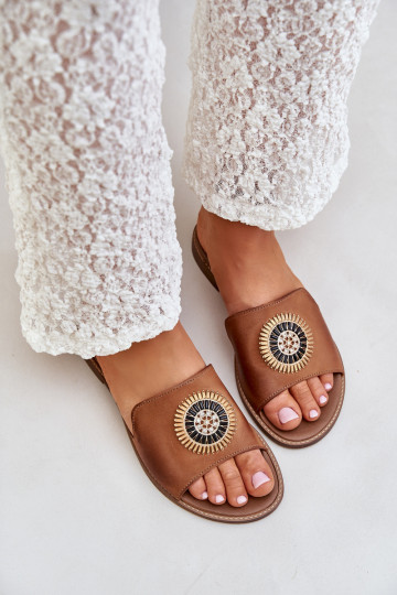 Pantoufles en cuir ornées avec talons larges LeĮskis 3047/O couleur marron 2