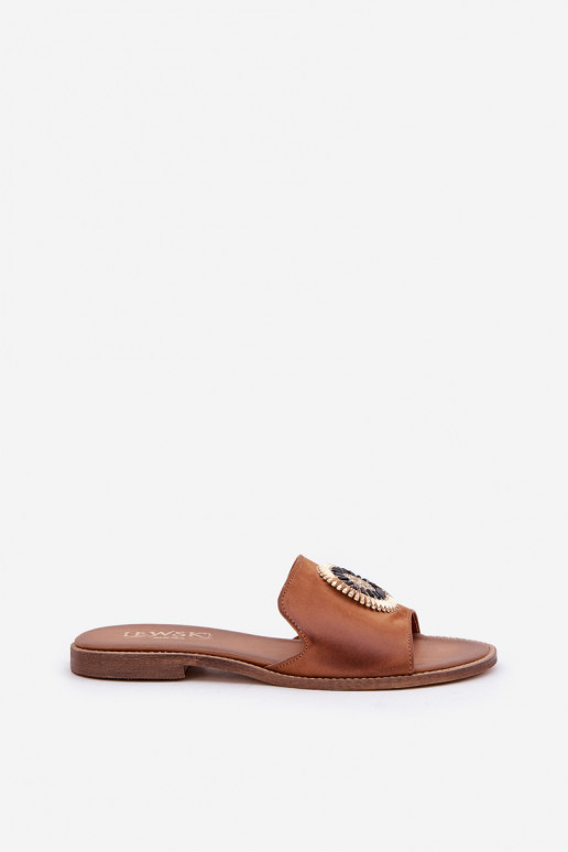 Pantoufles en cuir avec des ornements avec des talons larges LeÀski 3047/O marron Pantoufles en cuir avec des ornements avec des talons larges LeÀski 3047/O marron