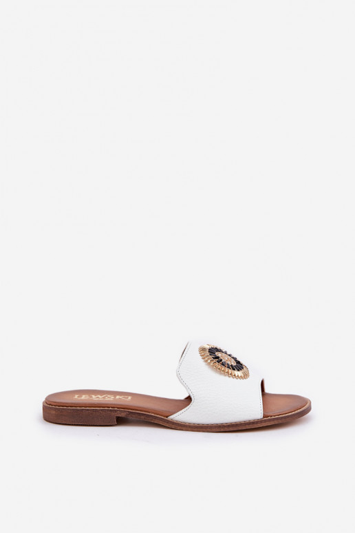 Pantoufles en cuir avec des ornements avec des talons larges LeÀski 3047/O couleur blanche Pantoufles en cuir avec des ornements avec des talons larges LeÀski 3047/O couleur blanche