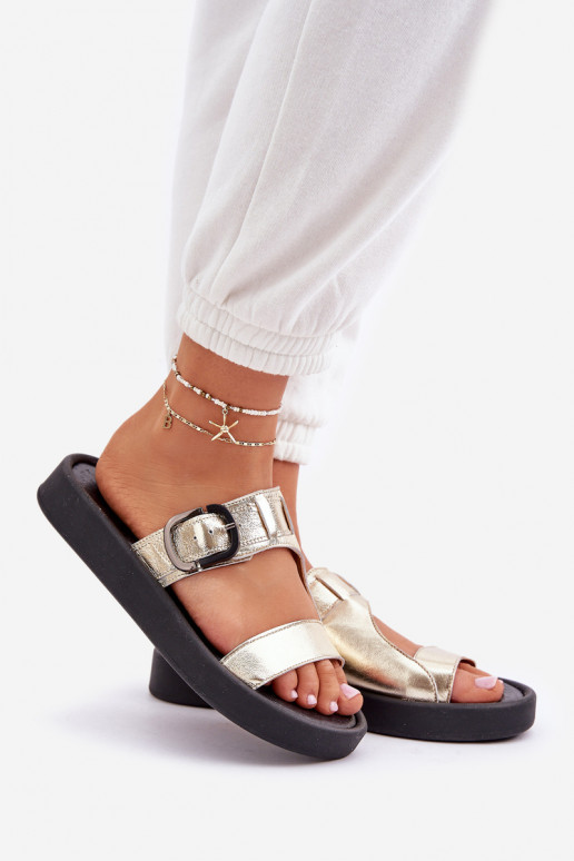 Pantoufles en cuir Féminin avec une plateforme Zazoo 3024 couleur dorée Pantoufles en cuir Féminin avec une plateforme Zazoo 3024 couleur dorée