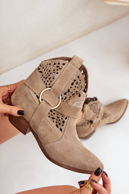 Chaussures en daim style coÀ-boy avec des éléments ajourés avec des talons Zazoo 2994 beige Chaussures en daim style coÀ-boy avec des éléments ajourés avec des talons Zazoo 2994 beige