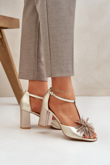 des sandales Peau avec des talons avec des ornements Laura Messi 2758 couleur dorée