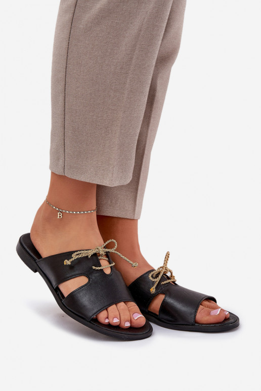 Pantoufles en cuir Féminin avec des talons larges Zazoo 3022 couleur noire Pantoufles en cuir Féminin avec des talons larges Zazoo 3022 couleur noire