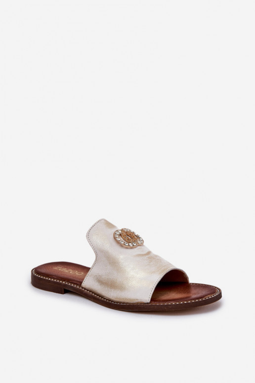 Style élégant Pantoufles en cuir Féminin avec des ornements Zazoo 3008 couleur dorée Przecierany Style élégant Pantoufles en cuir Féminin avec des ornements Zazoo 3008 couleur dorée Przecierany