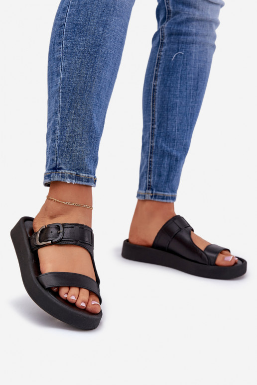 Pantoufles en cuir Féminin avec une plateforme Zazoo 3024 couleur noire Pantoufles en cuir Féminin avec une plateforme Zazoo 3024 couleur noire