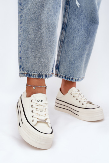 Peau Chaussures de loisirs avec une plateforme GOE RR2N4106 couleur blanche 2