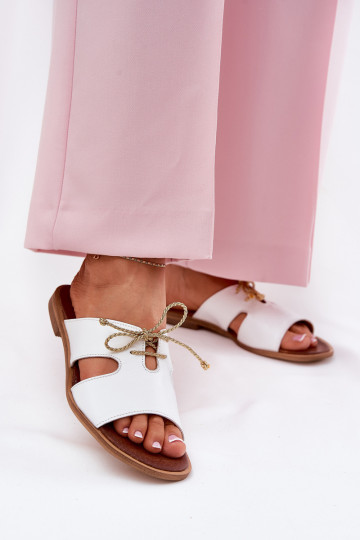 Pantoufles en cuir Féminin avec des talons larges Zazoo 3022 couleur blanche 2