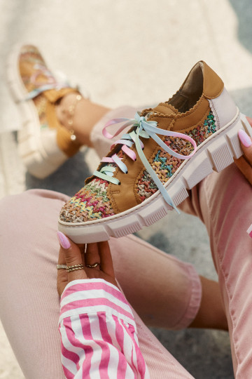 Chaussures en cuir pour femmes Tai turiciejka 05850-29 de différentes couleurs