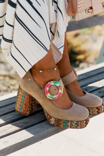 Chaussures en daim avec tressage, talons et plateforme Tai turiciejka 06839-04 couleur sable