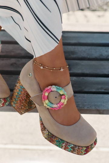 Chaussures en daim Avec tresse avec des talons et plateforme Il fautciejka 06839-04 beige 2