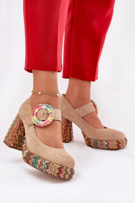 Chaussures en daim Avec tresse avec des talons et plateforme Il fautciejka 06839-04 beige Chaussures en daim Avec tresse avec des talons et plateforme Il fautciejka 06839-04 beige