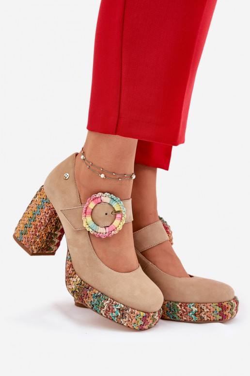 Chaussures en daim Avec tresse avec des talons et plateforme Il fautciejka 06839-04 beige Chaussures en daim Avec tresse avec des talons et plateforme Il fautciejka 06839-04 beige