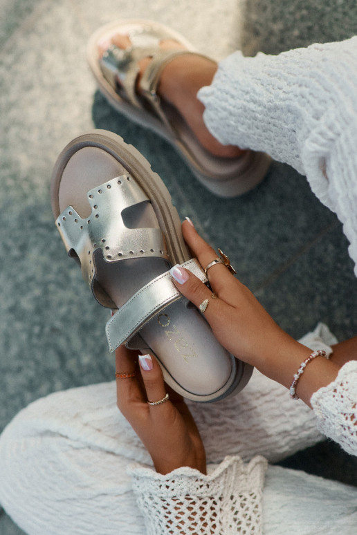 Pantoufles pour femmesActivéturalnej Skóry avec une plateforme Zazoo 40440 couleur dorée Pantoufles pour femmesActivéturalnej Skóry avec une plateforme Zazoo 40440 couleur dorée