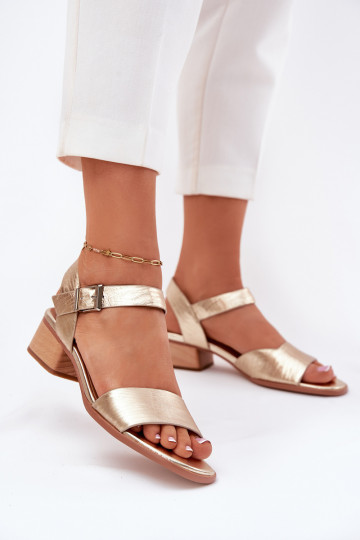 Sandales pour femmes Féminin avec des talons Il fautciejka N6802-25 couleur dorée