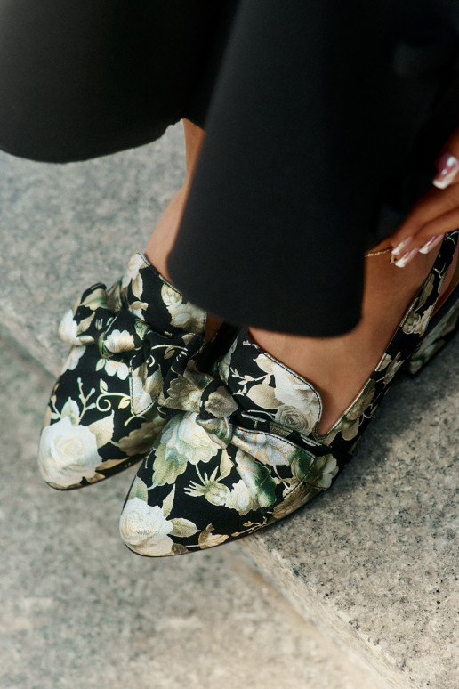 Peau Chaussures avec des fleurs avec des rubans N6539-44 couleur noire Peau Chaussures avec des fleurs avec des rubans N6539-44 couleur noire