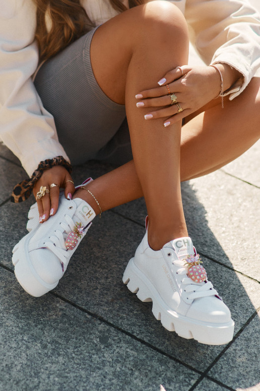 Peau Chaussures modèle baskets décorer Broszką Ananas CheBello 4651 couleur blanche Peau Chaussures modèle baskets décorer Broszką Ananas CheBello 4651 couleur blanche