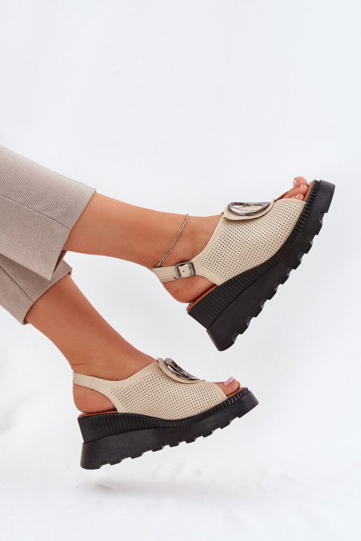 Sandales pour femmes Féminin Sur un coin avec des ornements Artiker 56C0111 beige Sandales pour femmes Féminin Sur un coin avec des ornements Artiker 56C0111 beige