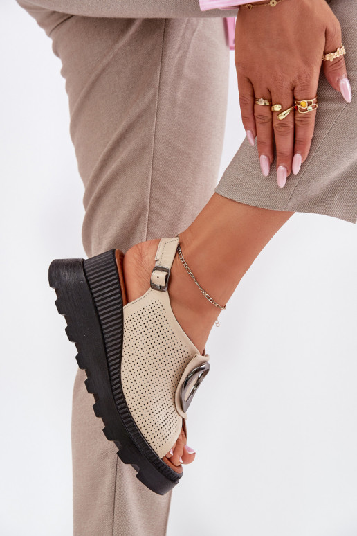 Sandales pour femmes Féminin Sur un coin avec des ornements Artiker 56C0111 beige Sandales pour femmes Féminin Sur un coin avec des ornements Artiker 56C0111 beige