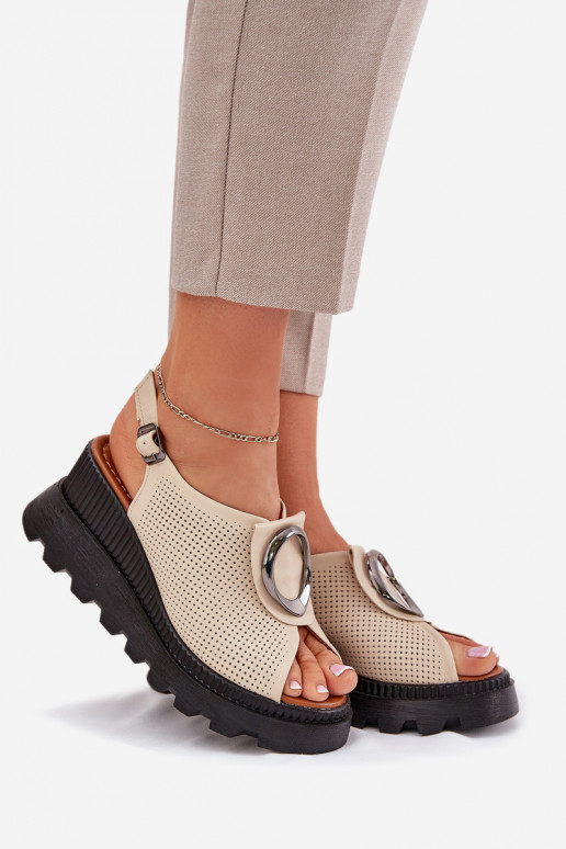 Sandales pour femmes Féminin Sur un coin avec des ornements Artiker 56C0111 beige Sandales pour femmes Féminin Sur un coin avec des ornements Artiker 56C0111 beige