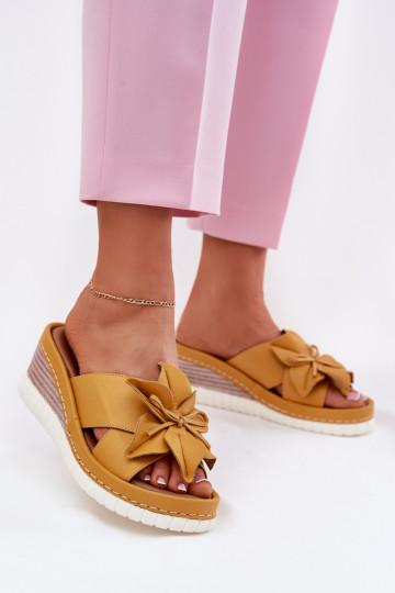Chaussons en cuir pour femmes à plateforme avec décoration de fleurs Artiker 52C0504 jaunes 2