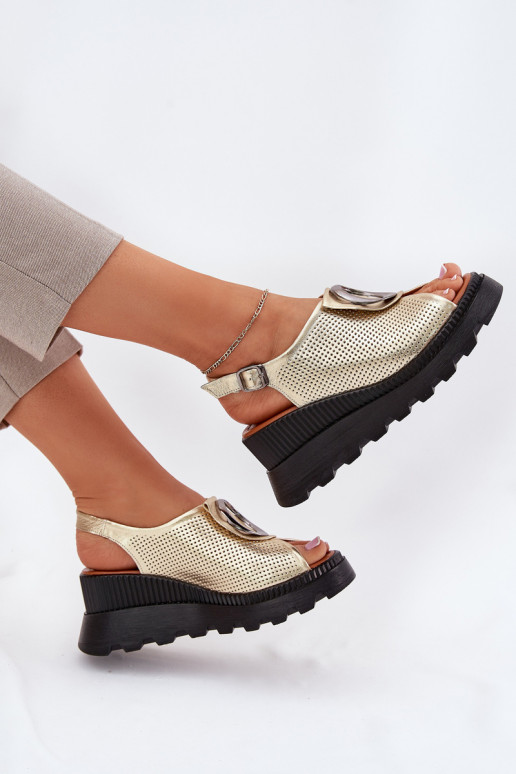 Sandales pour femmes Féminin Sur un coin avec des ornements Artiker 56C0109 couleur dorée