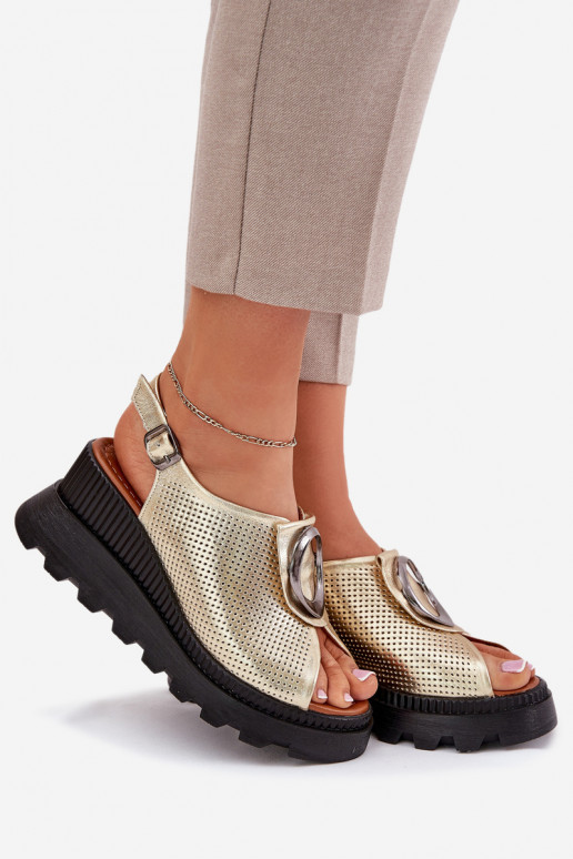 Sandales pour femmes Féminin Sur un coin avec des ornements Artiker 56C0109 couleur dorée