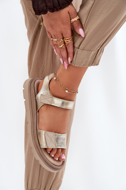 Sandales pour femmes Féminin avec une plateforme Zazoo 40443 couleur dorée Sandales pour femmes Féminin avec une plateforme Zazoo 40443 couleur dorée