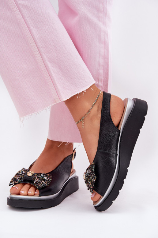 Sandales pour femmes Féminin Sur un coin avec des rubans Zazoo 1882 couleur noire Sandales pour femmes Féminin Sur un coin avec des rubans Zazoo 1882 couleur noire