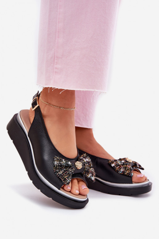 Sandales pour femmes Féminin Sur un coin avec des rubans Zazoo 1882 couleur noire Sandales pour femmes Féminin Sur un coin avec des rubans Zazoo 1882 couleur noire