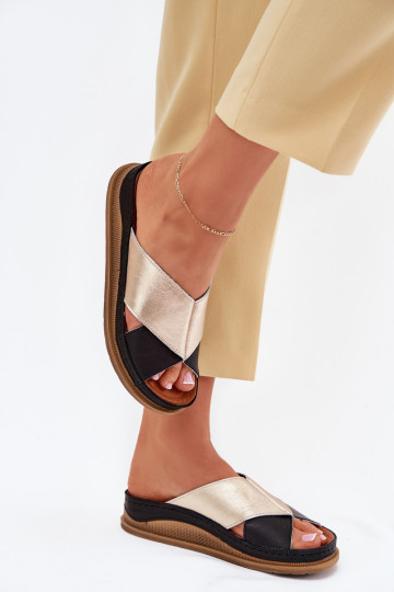 Pantoufles en cuir Féminin avec une plateforme Il fautciejka L4986-25 or-couleur noire